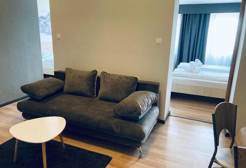 شقة غرفة نوم واحدة بالطابق الأرضى, Panzió Route 87