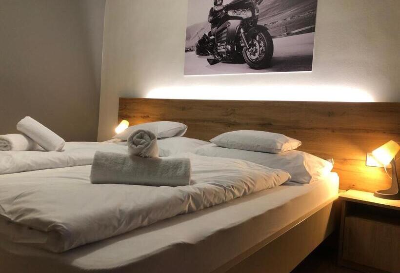 شقة غرفة نوم واحدة بالطابق الأرضى, Panzió Route 87