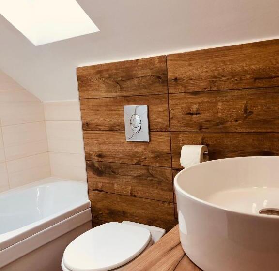 شقة غرفة واحدة, Panzió Route 87