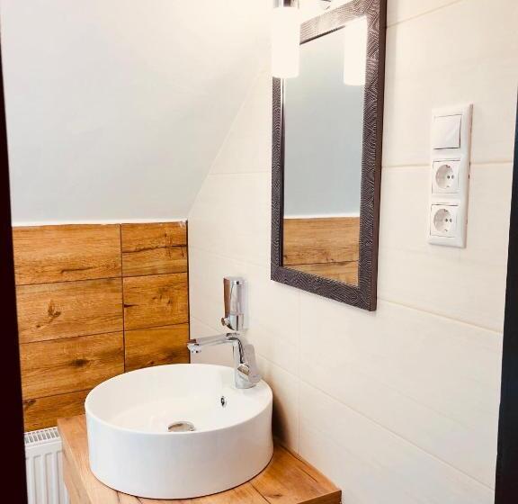 شقة غرفة واحدة, Panzió Route 87