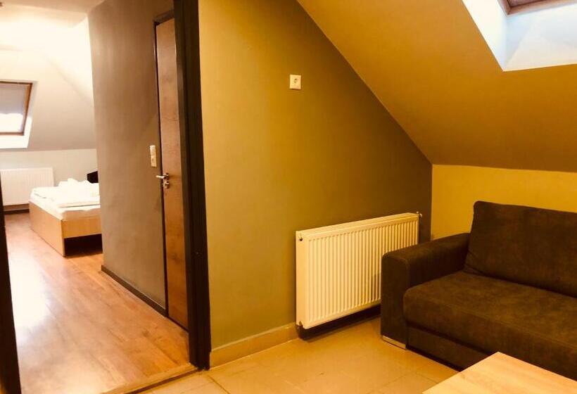 شقة غرفة واحدة, Panzió Route 87