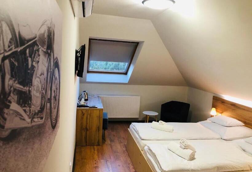 شقة غرفة واحدة, Panzió Route 87