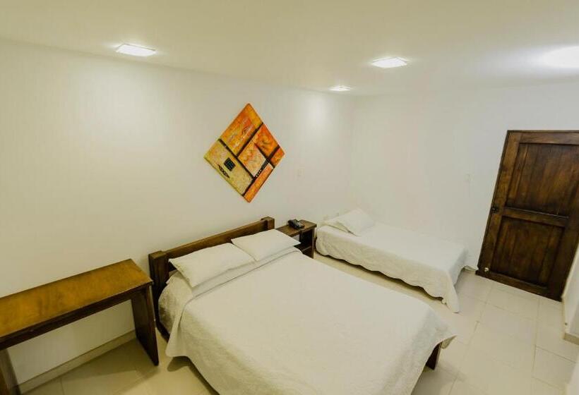 חדר סופריור לשלושה, Rancho Regis