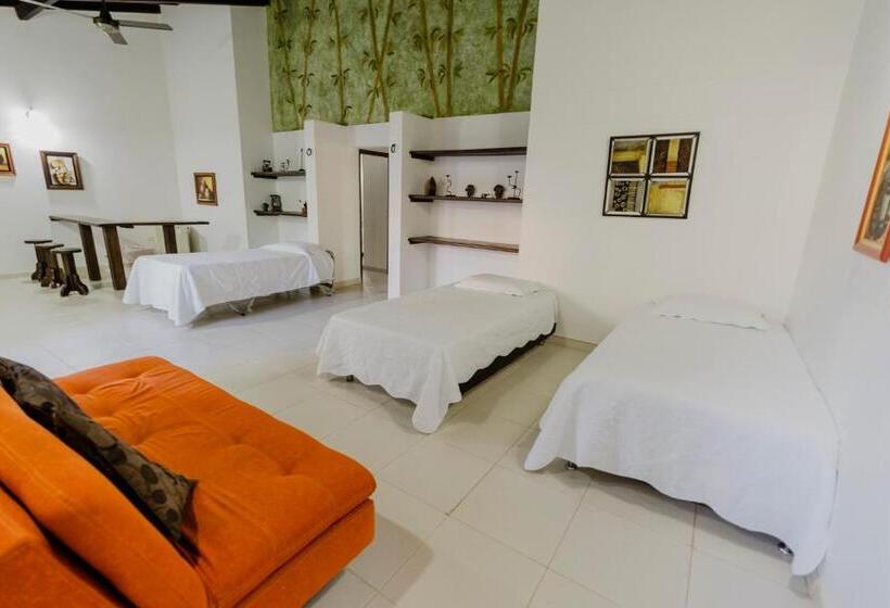 חדר משפחתי, Rancho Regis