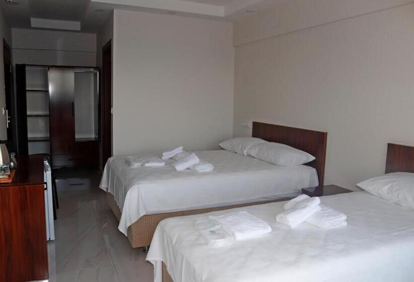 Triple Room Sea View, The Lavington