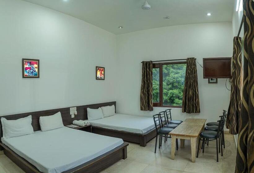 סוויטה נשיאותית, Krishna Garden Hotel & Restaurant