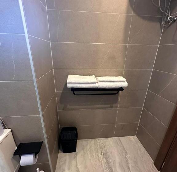 اتاق لوکس با بالکن, La Bella Guesthouse