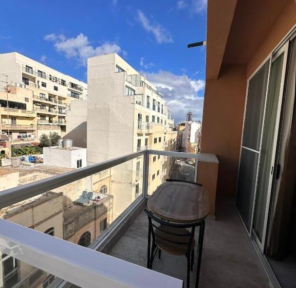 اتاق لوکس با بالکن, La Bella Guesthouse