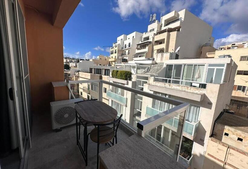 اتاق لوکس با بالکن, La Bella Guesthouse