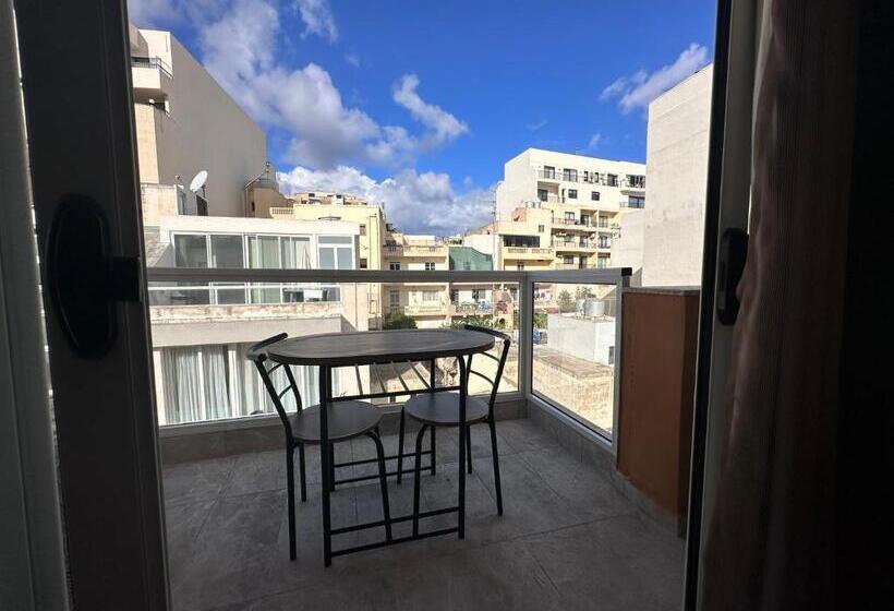 اتاق لوکس با بالکن, La Bella Guesthouse