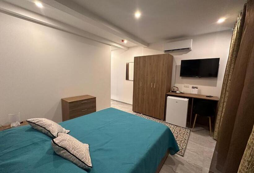 اتاق لوکس با بالکن, La Bella Guesthouse