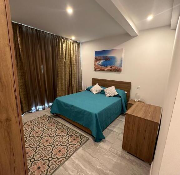 اتاق لوکس با بالکن, La Bella Guesthouse