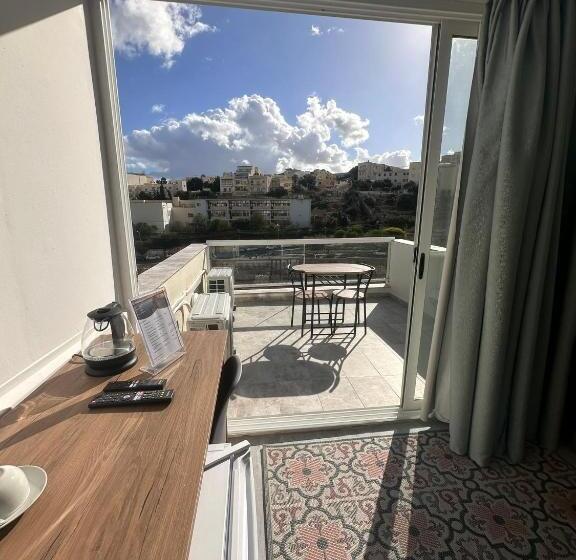 اتاق استاندارد با بالکن, La Bella Guesthouse