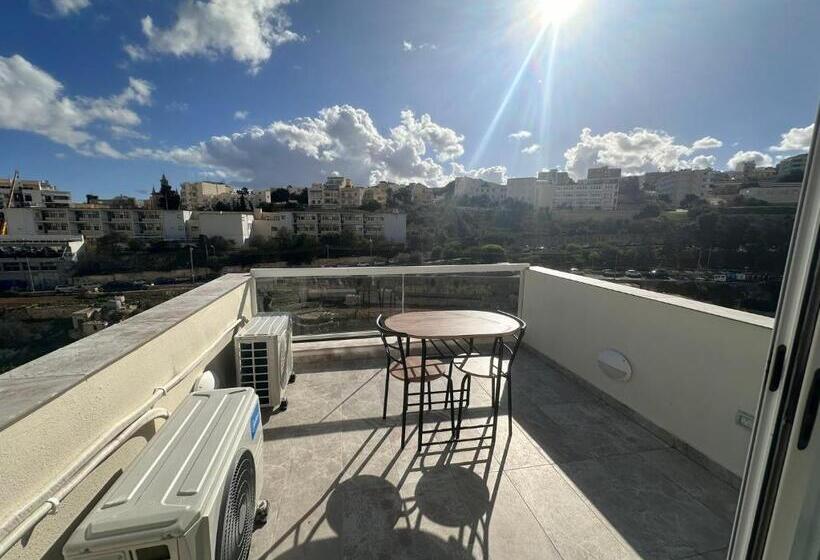 اتاق استاندارد با بالکن, La Bella Guesthouse