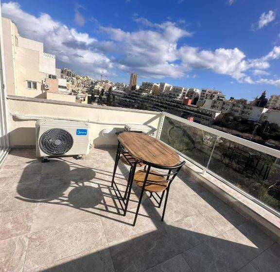 اتاق استاندارد با بالکن, La Bella Guesthouse