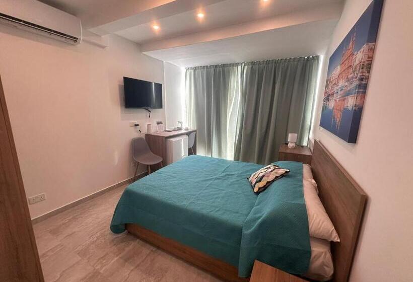 اتاق استاندارد با بالکن, La Bella Guesthouse