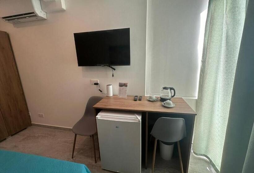 اتاق استاندارد با بالکن, La Bella Guesthouse