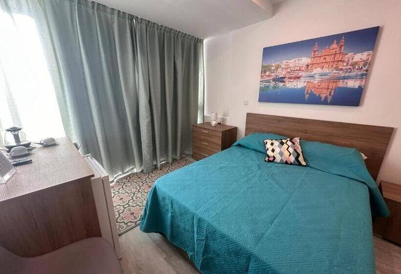 اتاق استاندارد با بالکن, La Bella Guesthouse