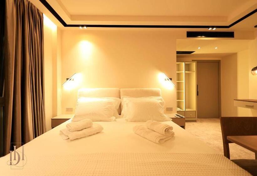 غرفة قياسية ثلاثية مزودة بشرفة, Deha Rooms & Apartments