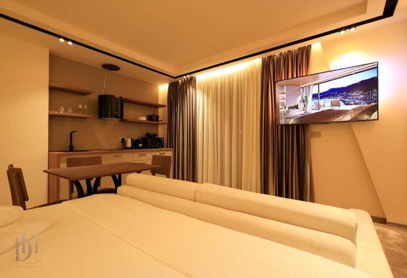 غرفة قياسية ثلاثية مزودة بشرفة, Deha Rooms & Apartments