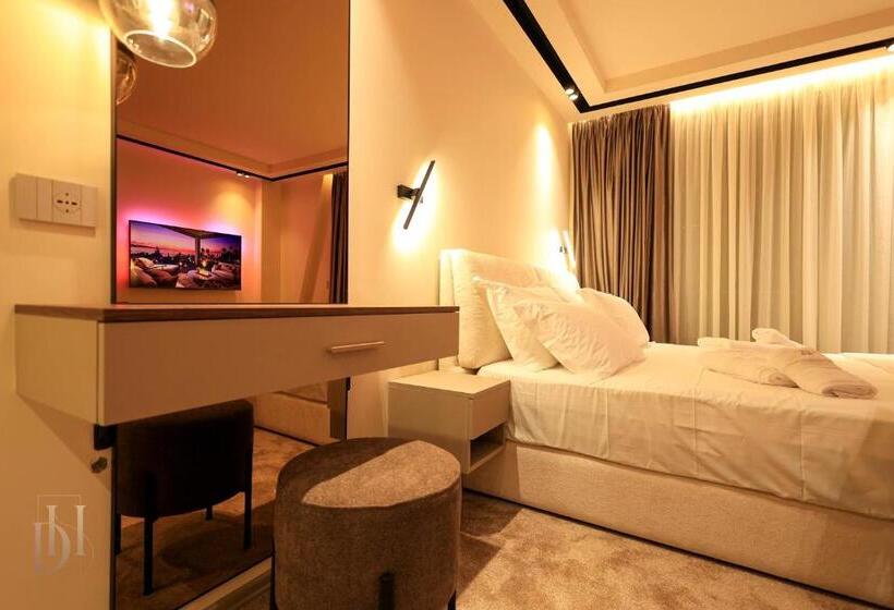 غرفة قياسية ثلاثية مزودة بشرفة, Deha Rooms & Apartments