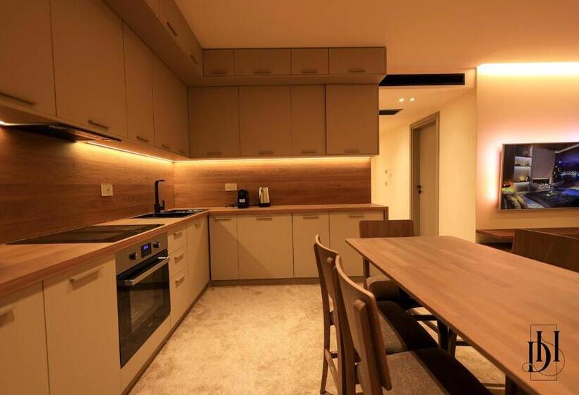 شقة غرفة نوم واحدة مزودة بشُرفة, Deha Rooms & Apartments