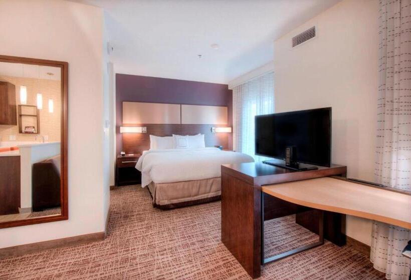 带大床的标准工作室, Residence Inn By Marriott Charlotte Airport