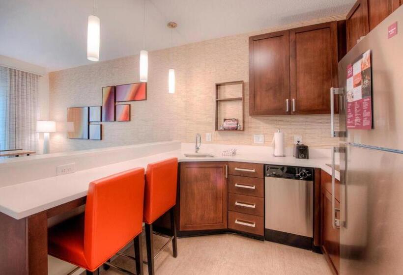 带大床的标准工作室, Residence Inn By Marriott Charlotte Airport