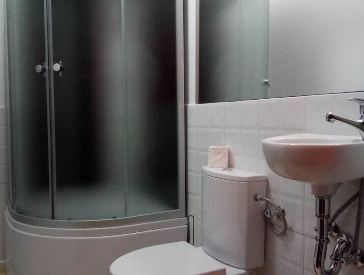 اتاق عادی با تخت دوبل, Mia Hostels