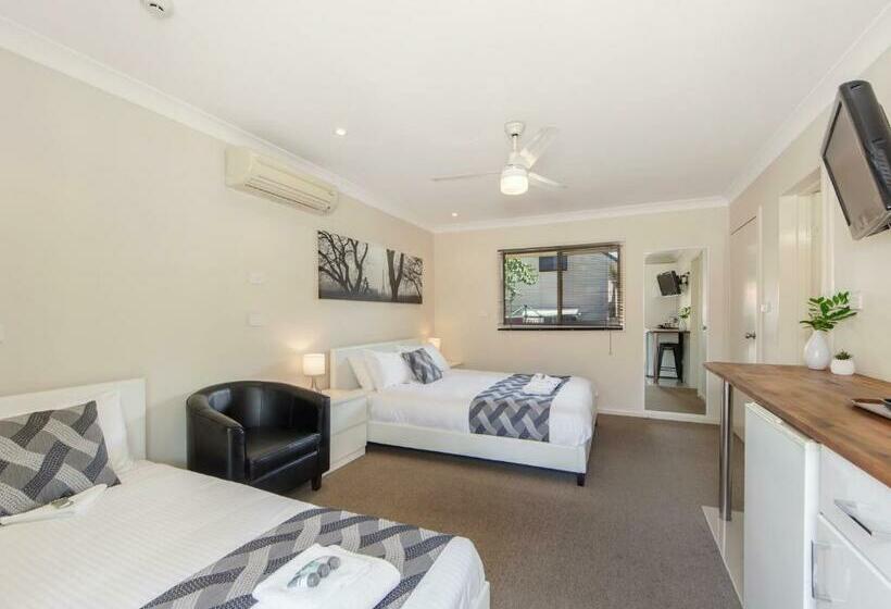 标准三人间, Narimba Motel