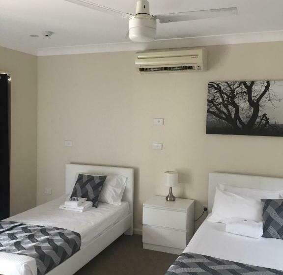 标准三人间, Narimba Motel