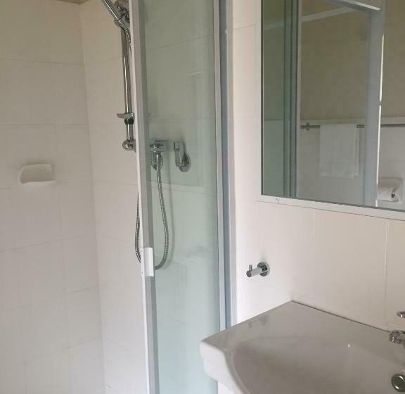 标准三人间, Narimba Motel