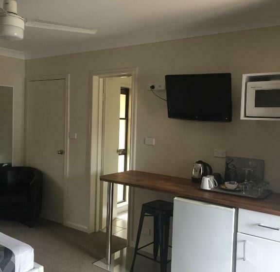 标准三人间, Narimba Motel