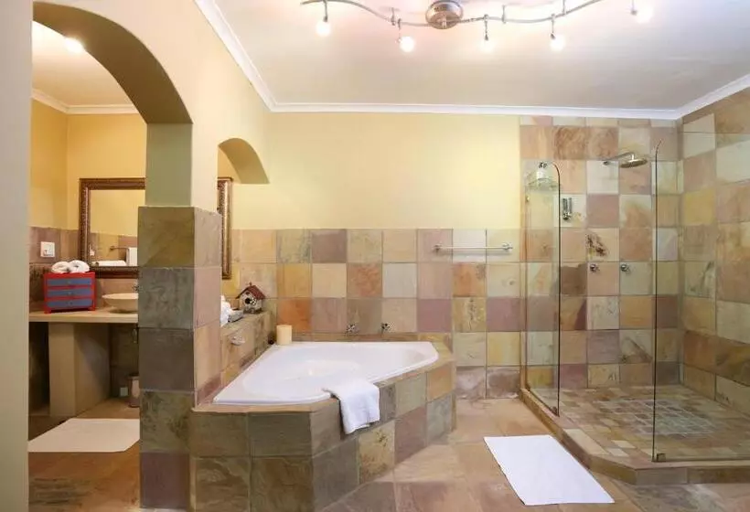 سوییت سوپریور, Shangri La Manor