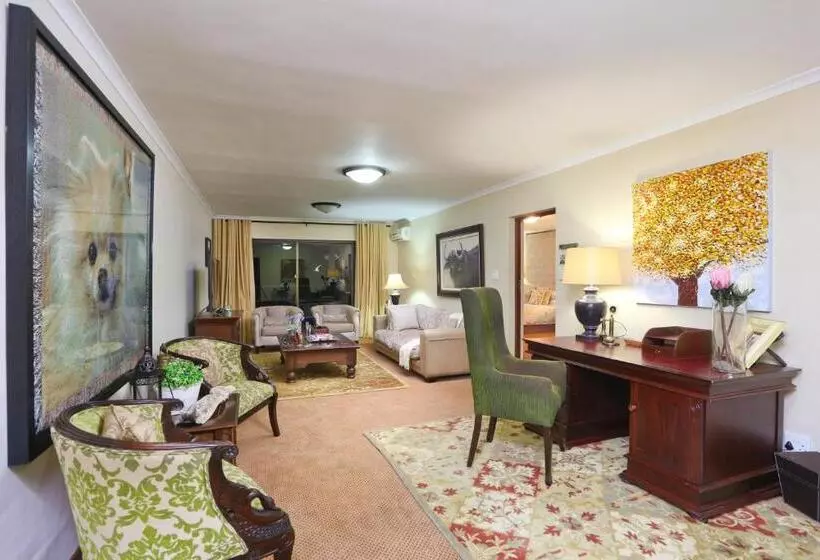 سوییت سوپریور, Shangri La Manor