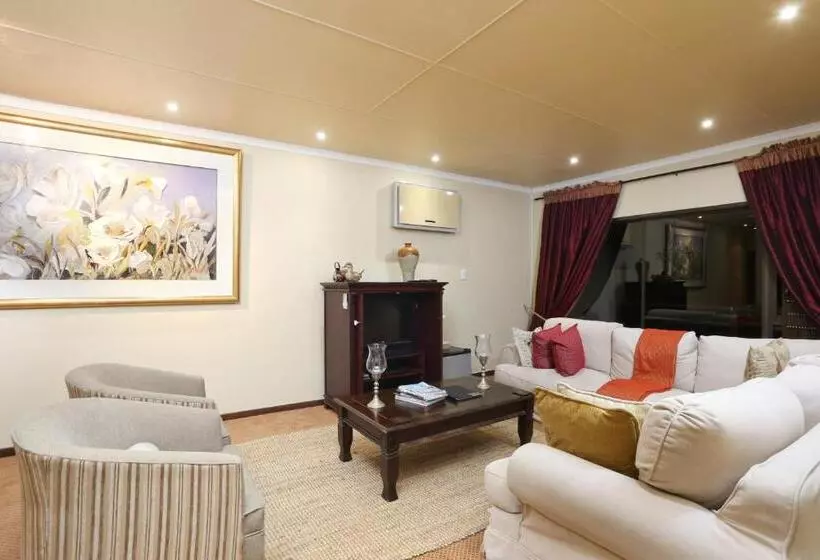 سوییت لوکس, Shangri La Manor