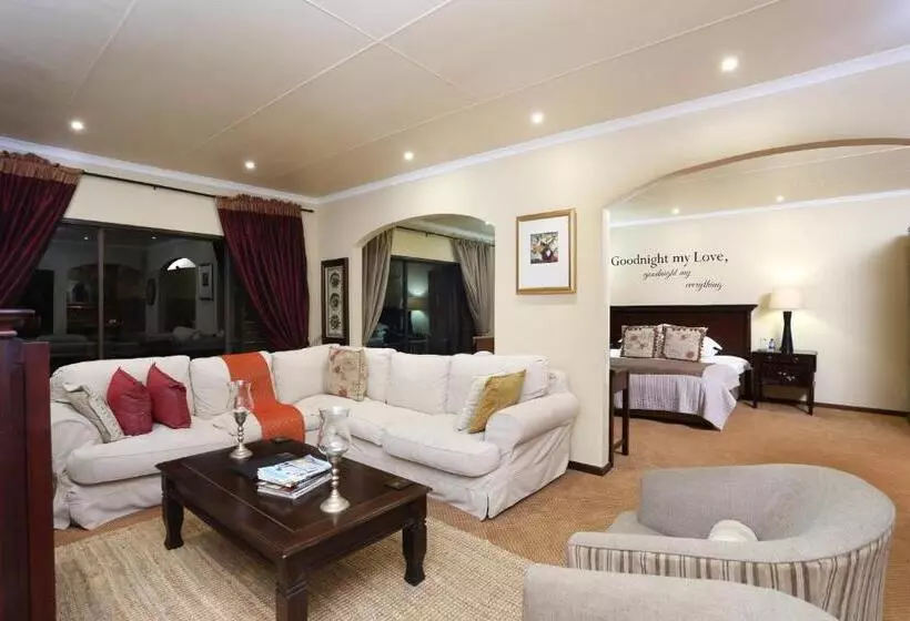 سوییت لوکس, Shangri La Manor