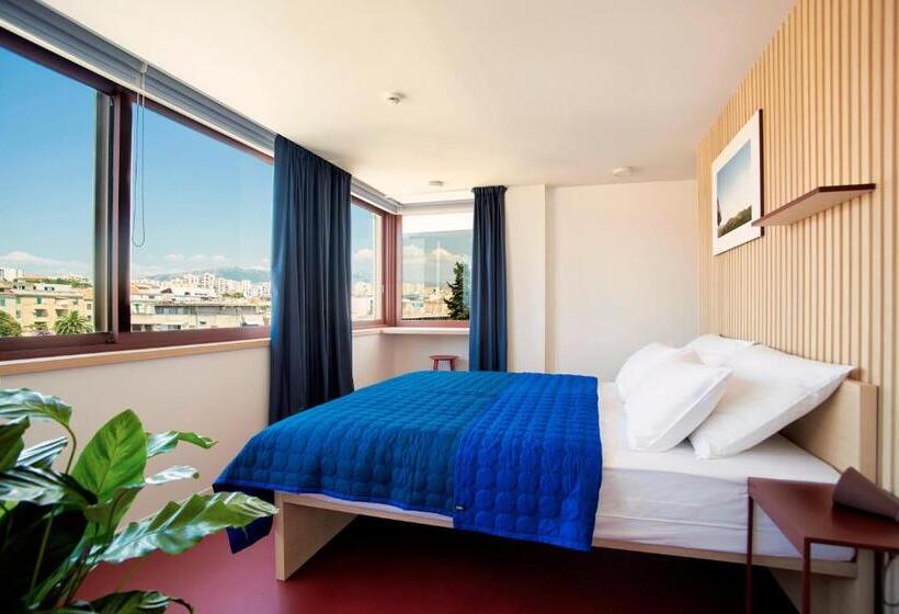 سوییت جونیور با چشم‌انداز شهر, Tower Rooms