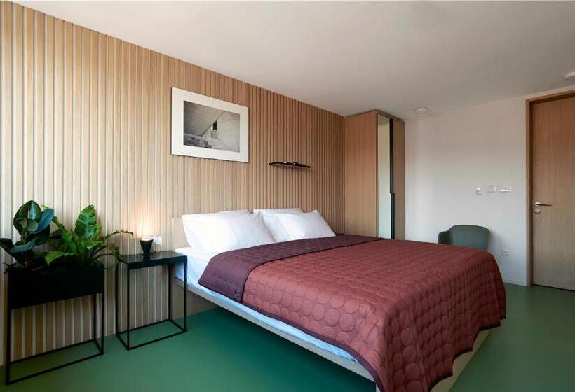 اتاق سوپریور با چشم‌انداز شهر, Tower Rooms