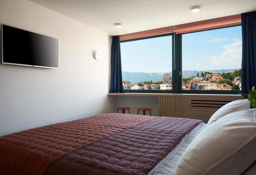 اتاق سوپریور با چشم‌انداز شهر, Tower Rooms