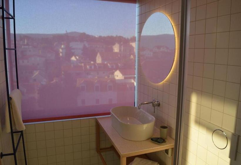 اتاق لوکس, Tower Rooms