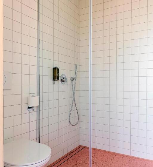 اتاق لوکس با چشم‌انداز دریا, Tower Rooms