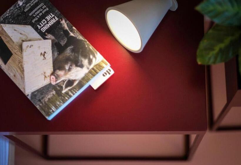 اتاق لوکس با چشم‌انداز دریا, Tower Rooms