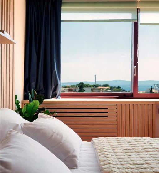 اتاق لوکس با چشم‌انداز دریا, Tower Rooms