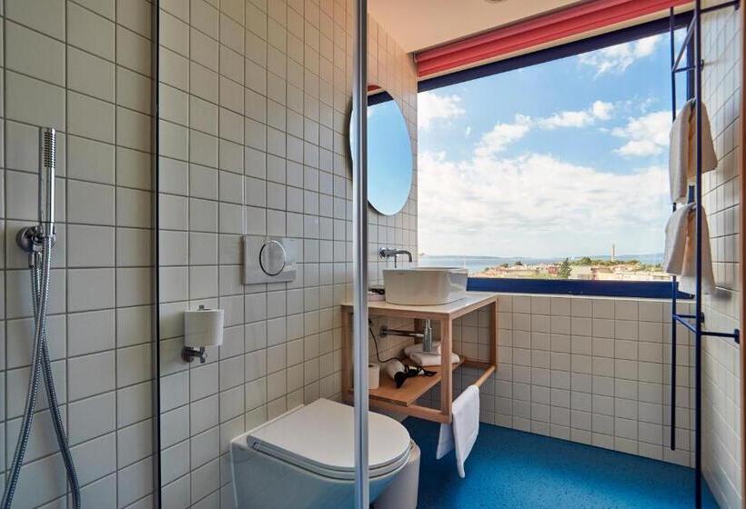 اتاق لوکس با چشم‌انداز دریا, Tower Rooms