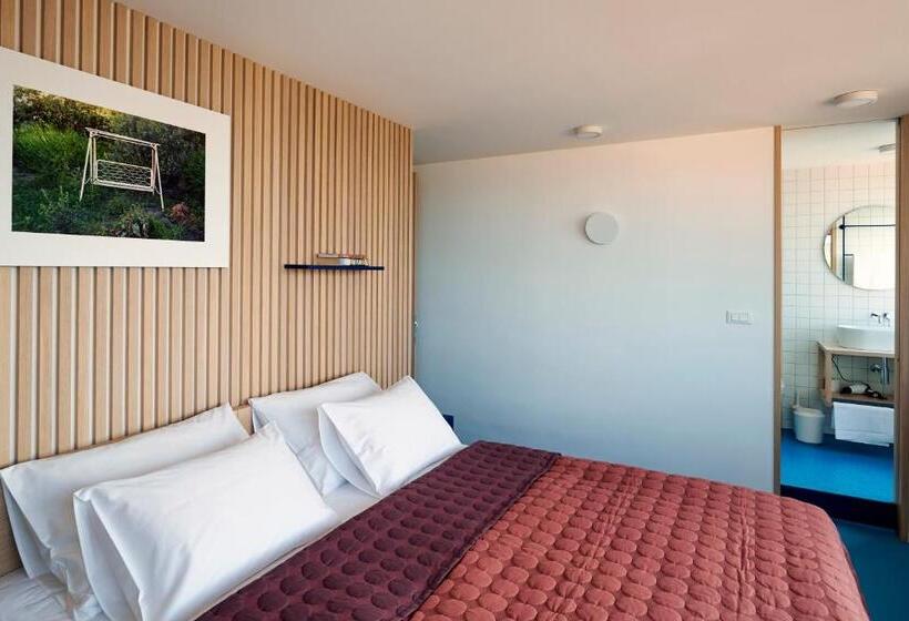 اتاق لوکس با چشم‌انداز دریا, Tower Rooms