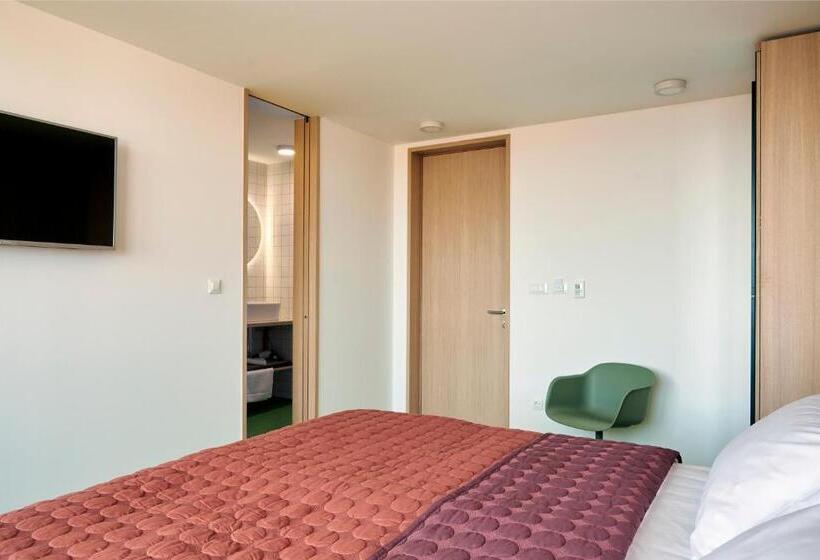 اتاق سوپریور با چشم‌انداز دریا, Tower Rooms