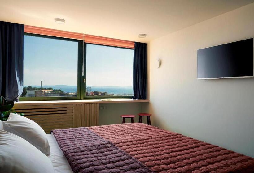 اتاق سوپریور با چشم‌انداز دریا, Tower Rooms