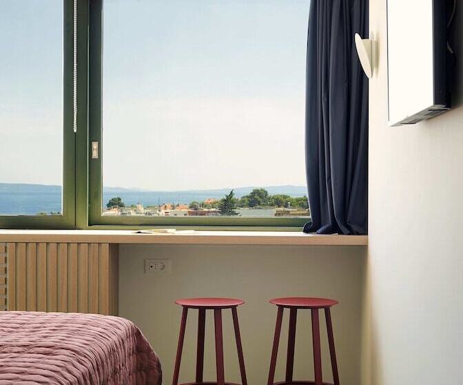 اتاق سوپریور با چشم‌انداز دریا, Tower Rooms