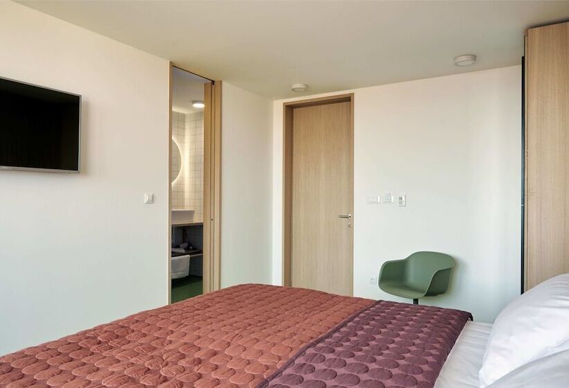 اتاق سوپریور با چشم‌انداز دریا, Tower Rooms